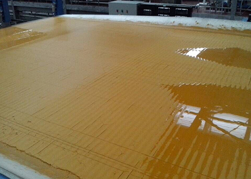 橡膠帶式過濾機(jī)運行中